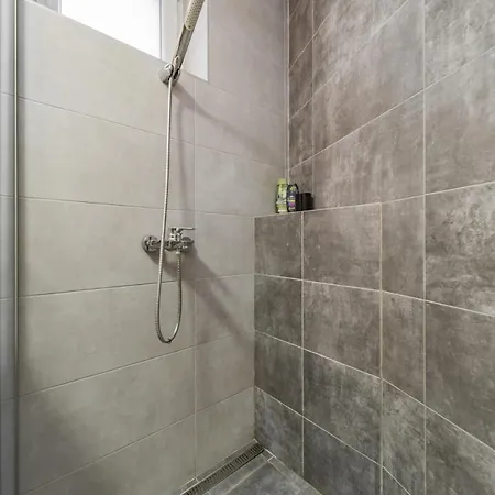 Charming One Bedroom In The Heart Of * Beograd