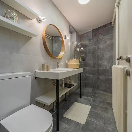 Charming One Bedroom In The Heart Of