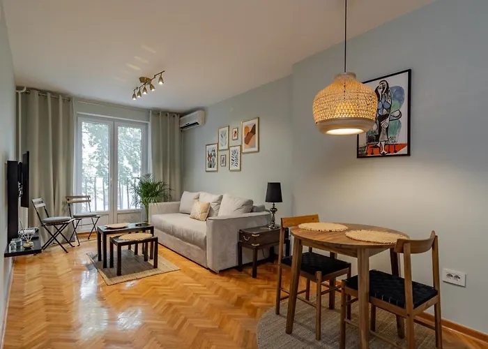 Charming One Bedroom In The Heart Of بلغراد