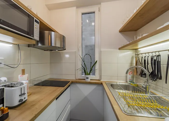 Charming One Bedroom In The Heart Of بلغراد