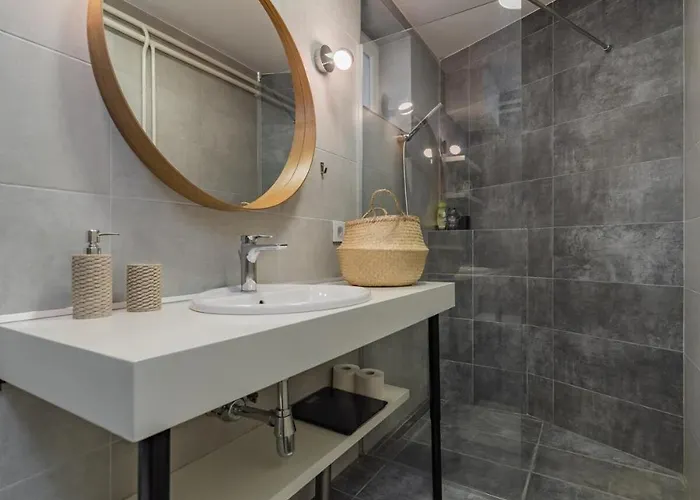 شقة Charming One Bedroom In The Heart Of *